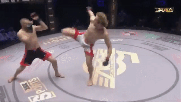 VIDEO: Xoay người ra đòn 'vô ảnh quyền', võ sĩ MMA thắng knock-out nhanh nhất lịch sử