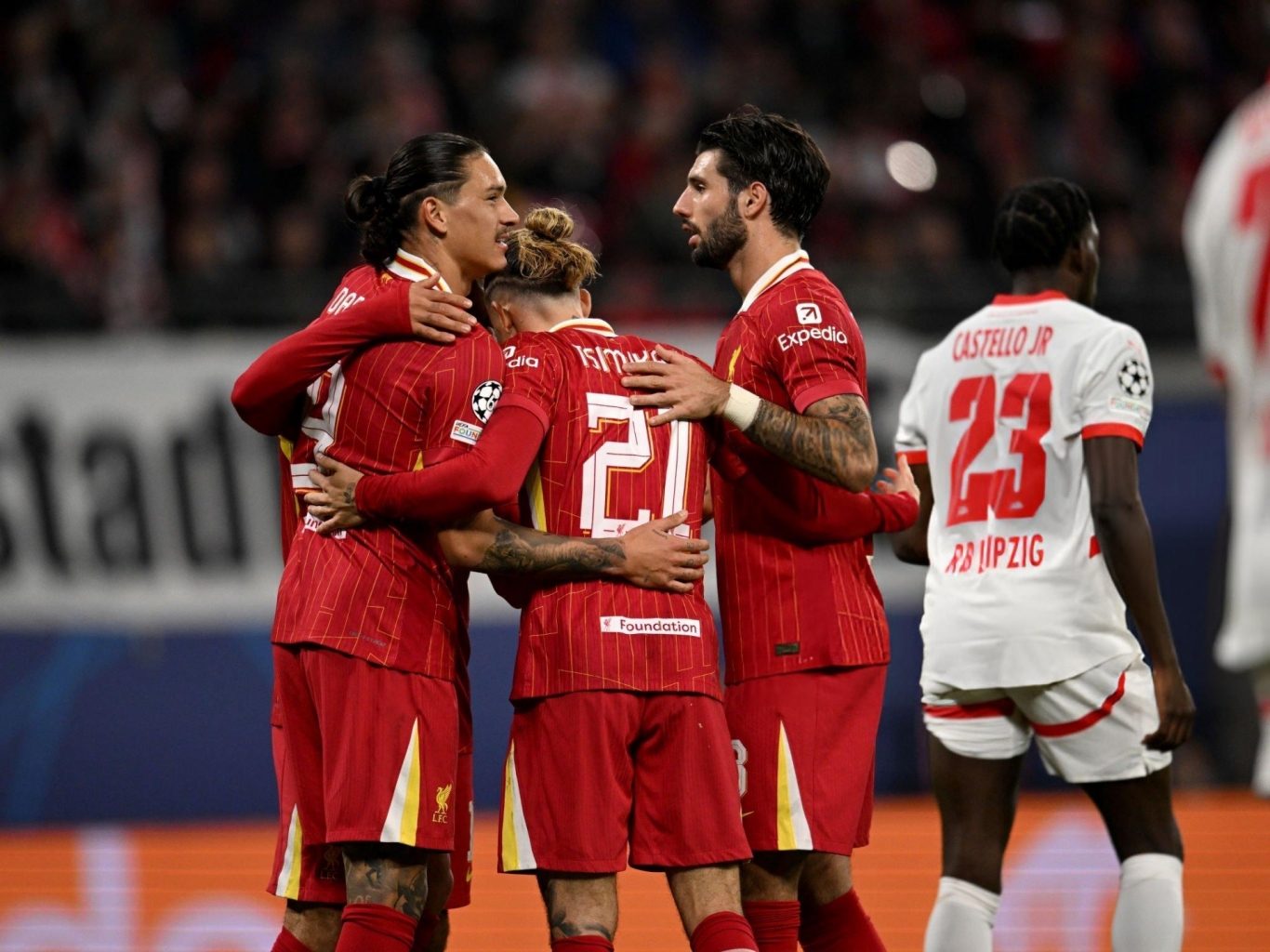 Liverpool thiết lập 'cú đúp' kỷ lục sau trận thắng RB Leipzig