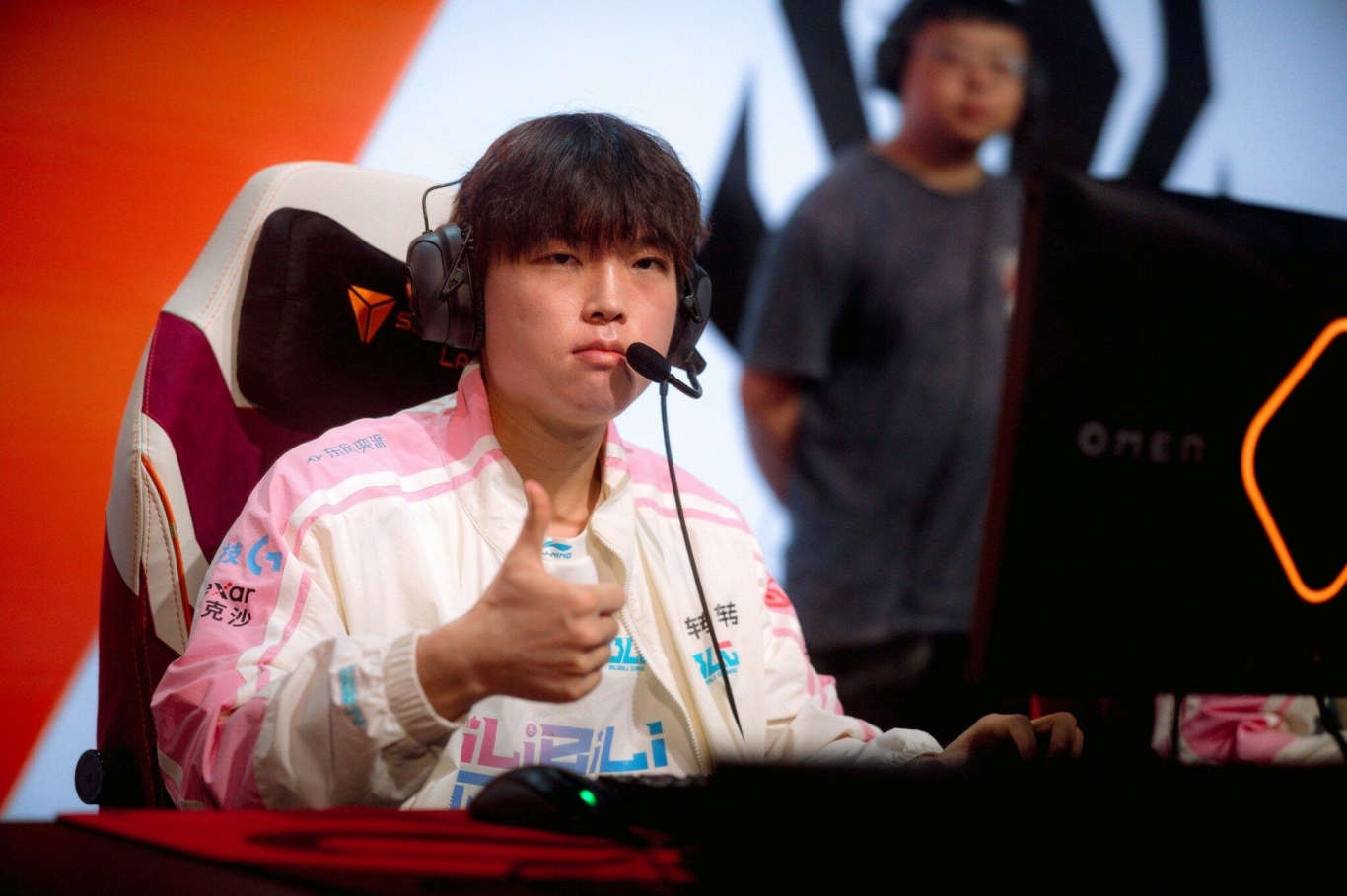 Balg G BLG hủy diệt G2, giành tấm vé đầu tiên vào Playoffs