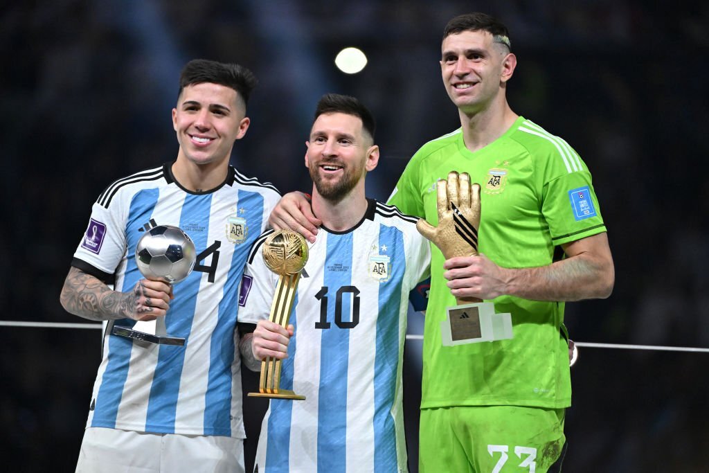 VIDEO: Messi quẩy tưng bừng, người hùng Argentina lột quần ăn mừng vô ...