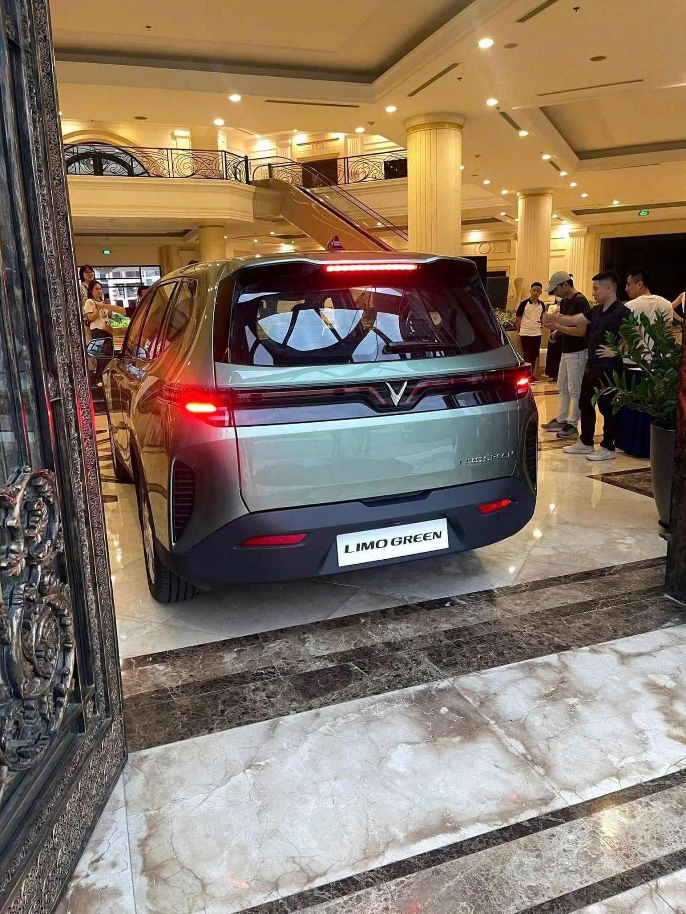 Hé lộ nội thất thực tế của VinFast Limo Green, nhiều chi tiết gợi nhớ ...