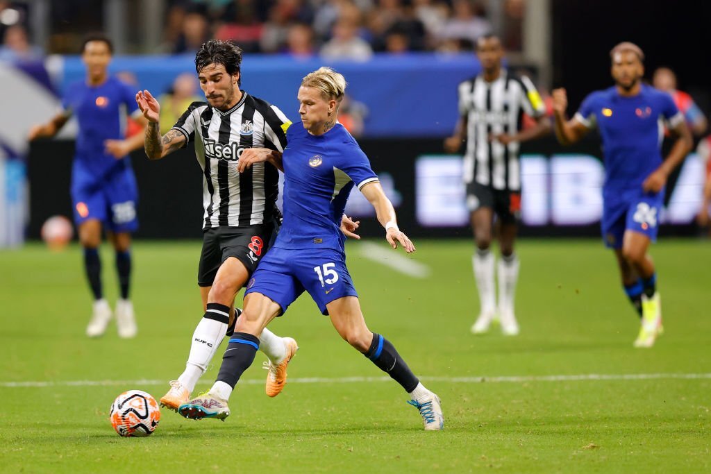 Trận đấu căng thẳng và gay cấn giữa Chelsea và Newcastle.