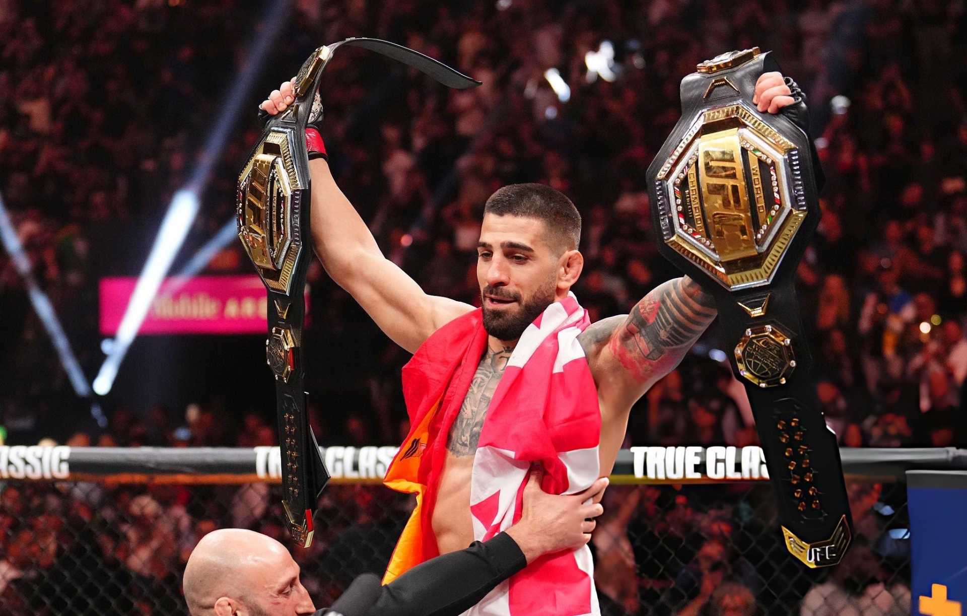 Ilia Topuria tái xuất UFC