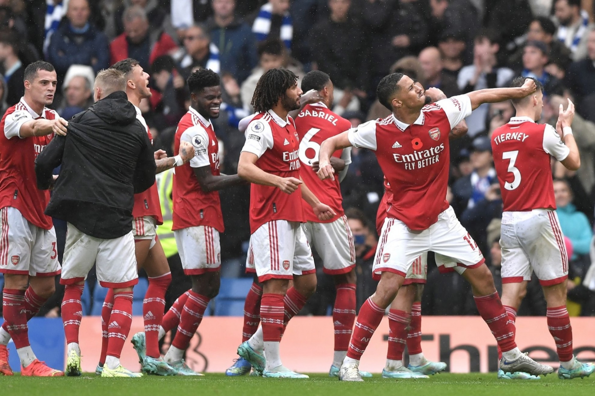 t-n-d-ng-world-cup-arsenal-l-m-i-u-c-bi-t-v-i-s-n-emirates
