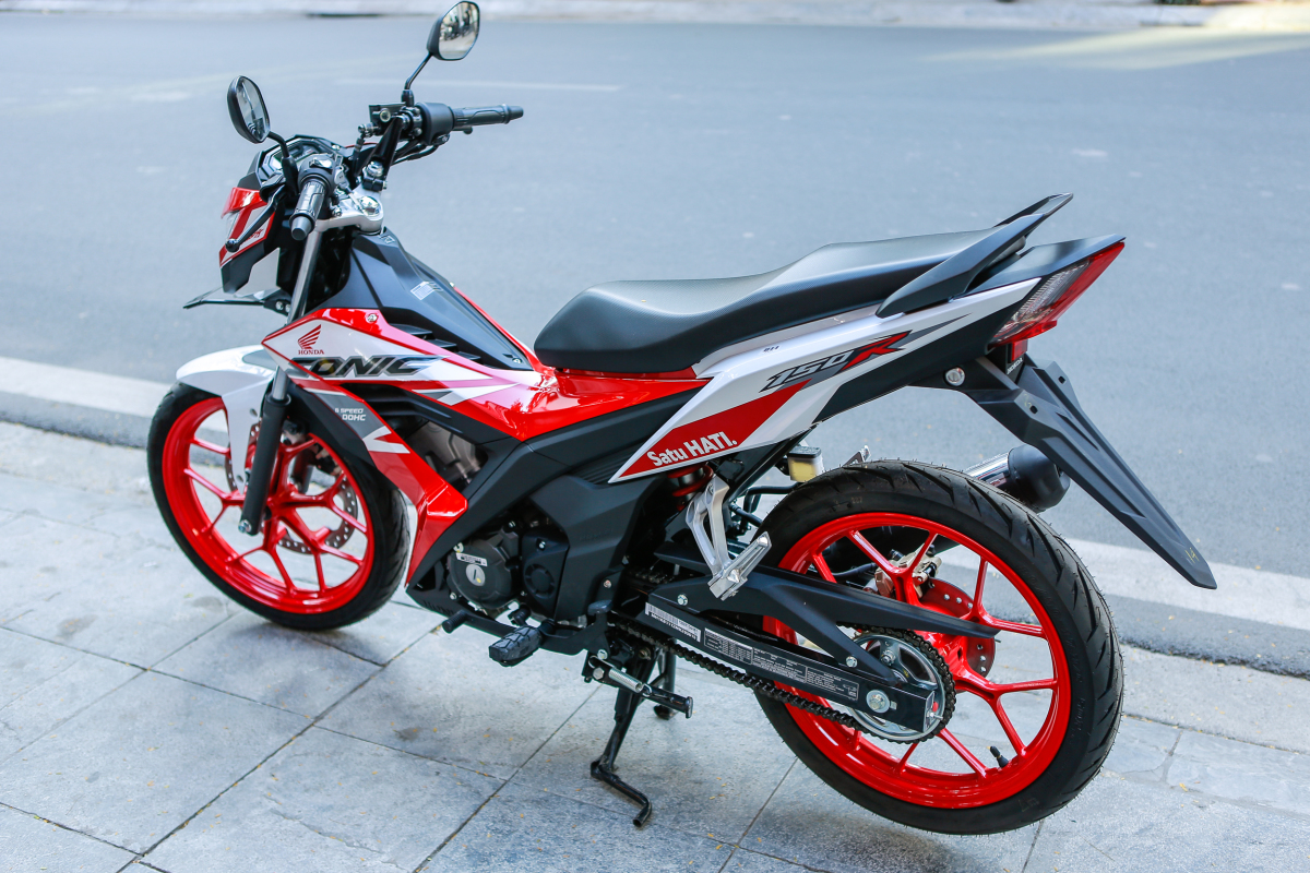 Mua Honda Sonic hay Suzuki Satria