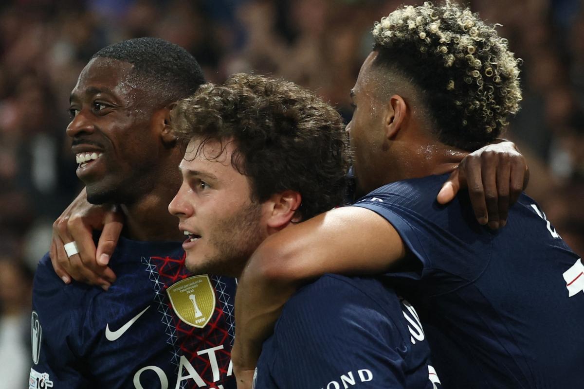 PSG tiếp tục thị uy sức mạnh.