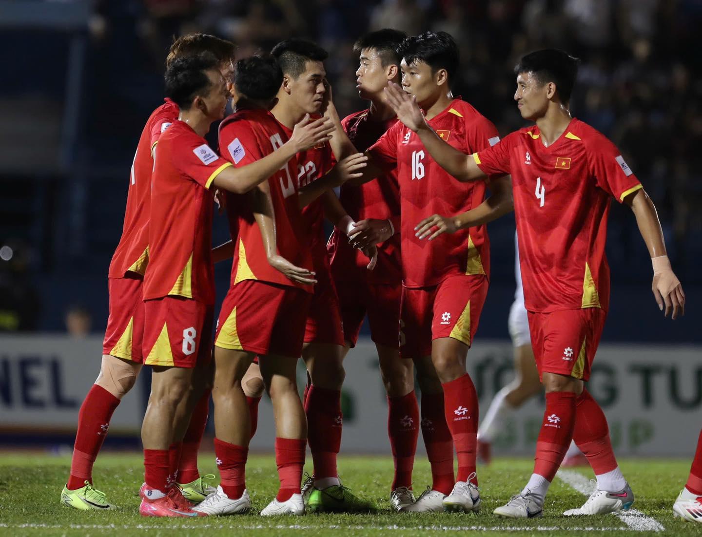 ĐT Trung Quốc bất ngờ thua thảm trong ngày ĐT Việt Nam đại thắng, hết cơ hội dự World Cup?