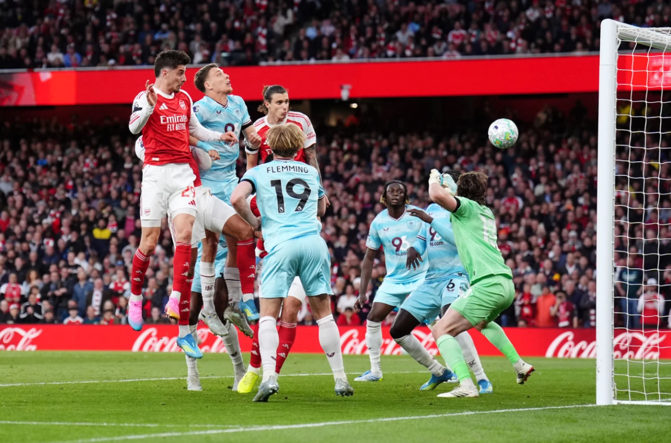Declan Rice lên tiếng đầy dè chừng dù Arsenal đã chạm một tay vào ngai vàng