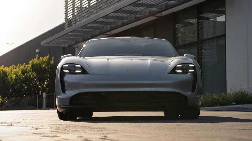 Giá xe Porsche Taycan tháng 11/2023 356999
