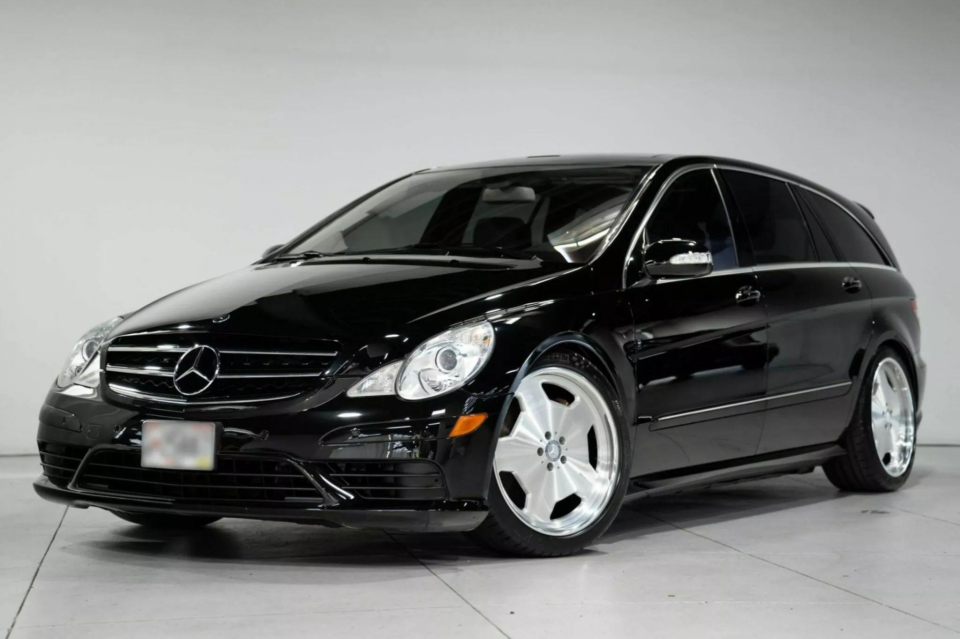Jet R63 Xe thể thao Mercedes R63 AMG gây bất ngờ với chi phí bảo dưỡng đắt gần ...