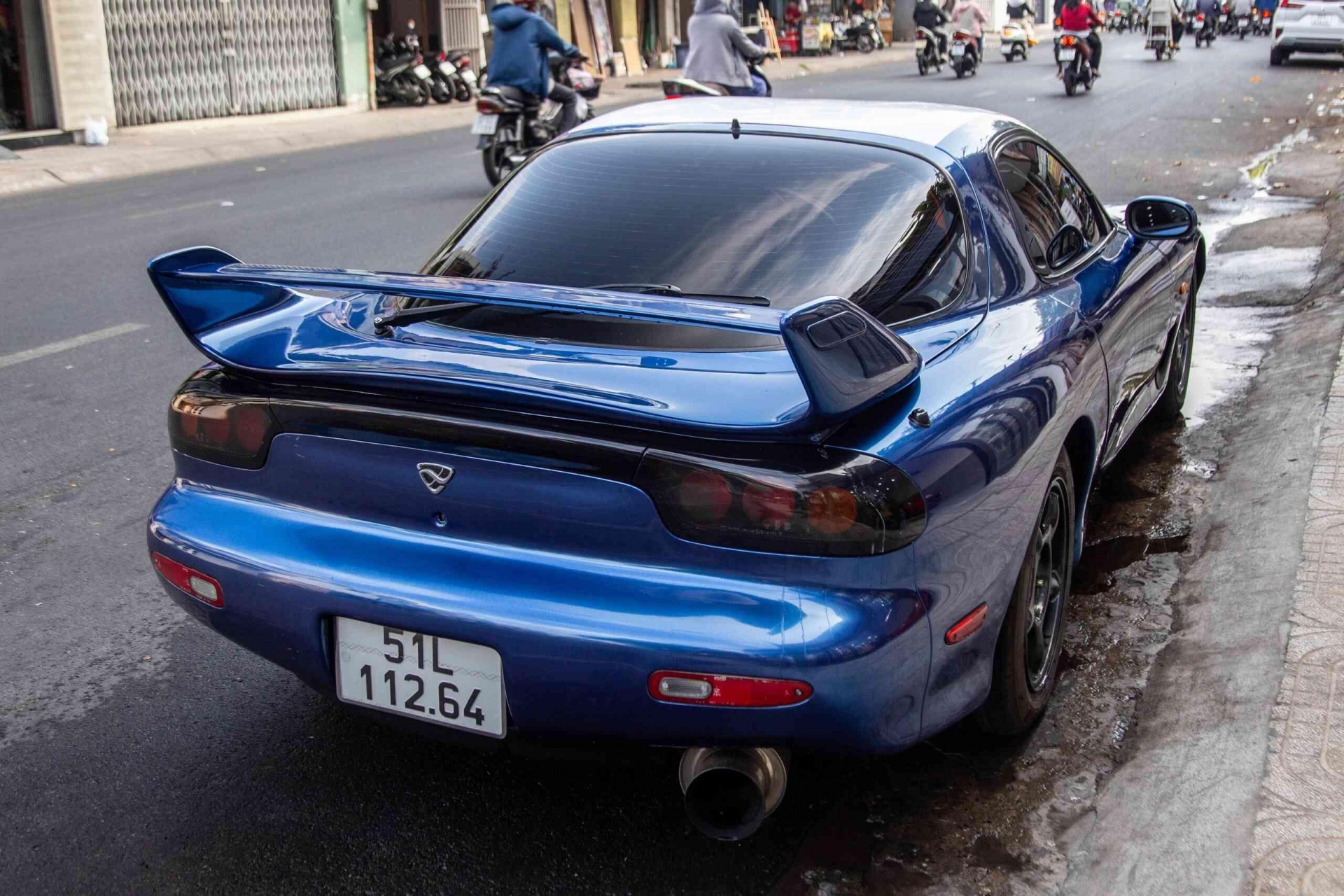 Cận cảnh Mazda RX-7 của