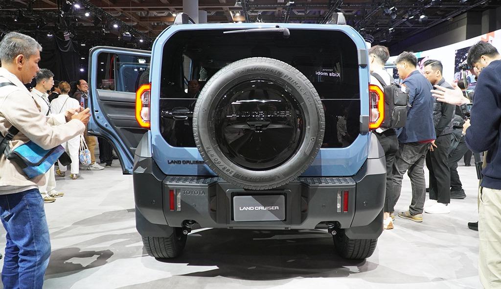 Toyota Land Cruiser FJ lần đầu xuất hiện trước công chúng Nhật Bản, chờ ...