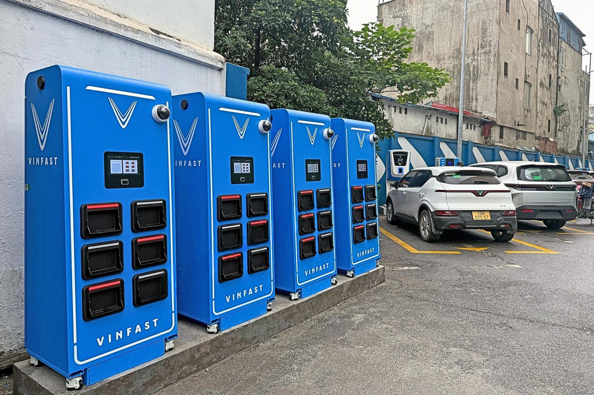 Các hãng xe đẩy mạnh hệ thống đổi pin xe máy điện, hướng tới vận hành ...