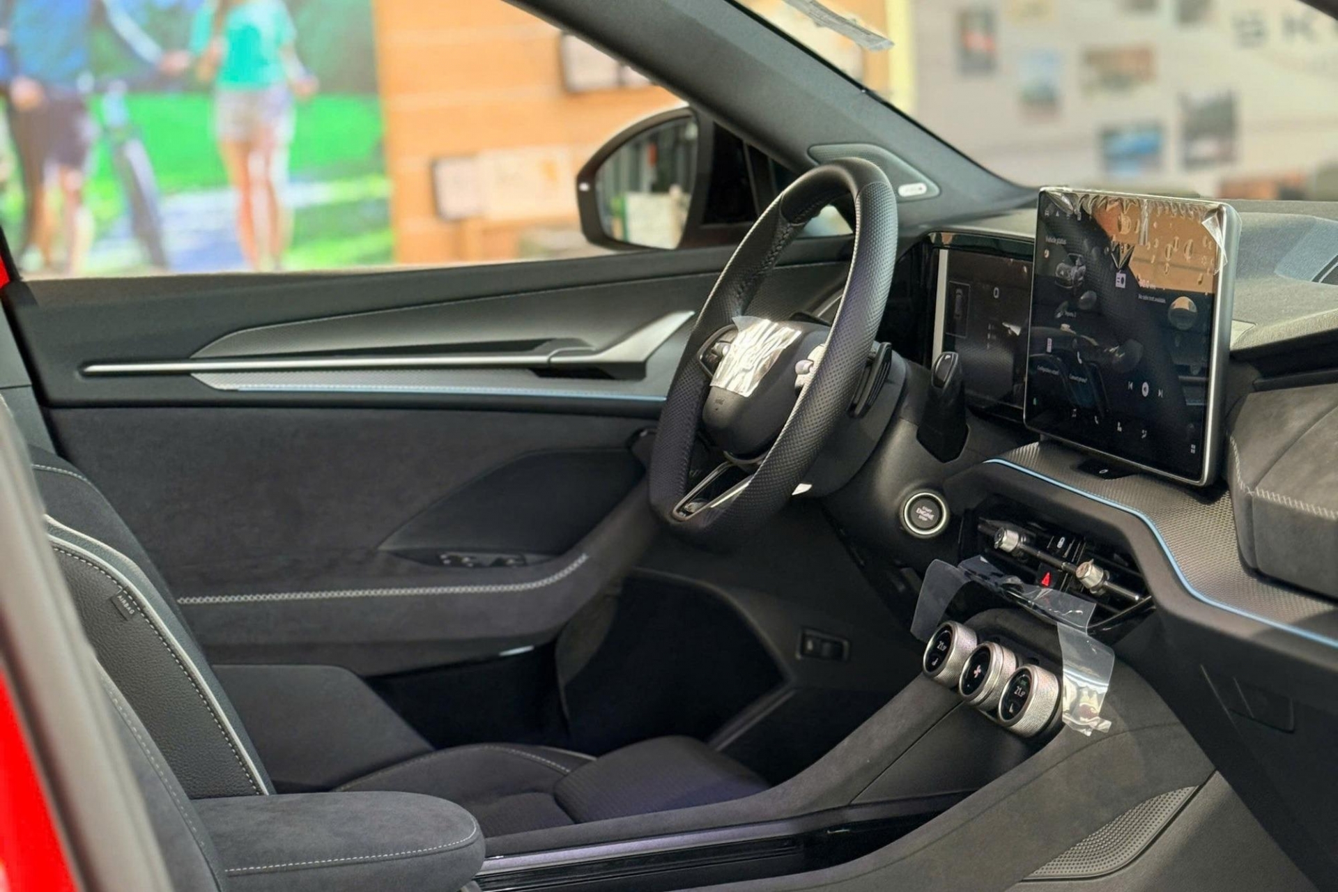 Skoda Kodiaq 2026 cập bến đại lý Việt: Giá từ 1,628 tỷ đồng, bổ sung ...