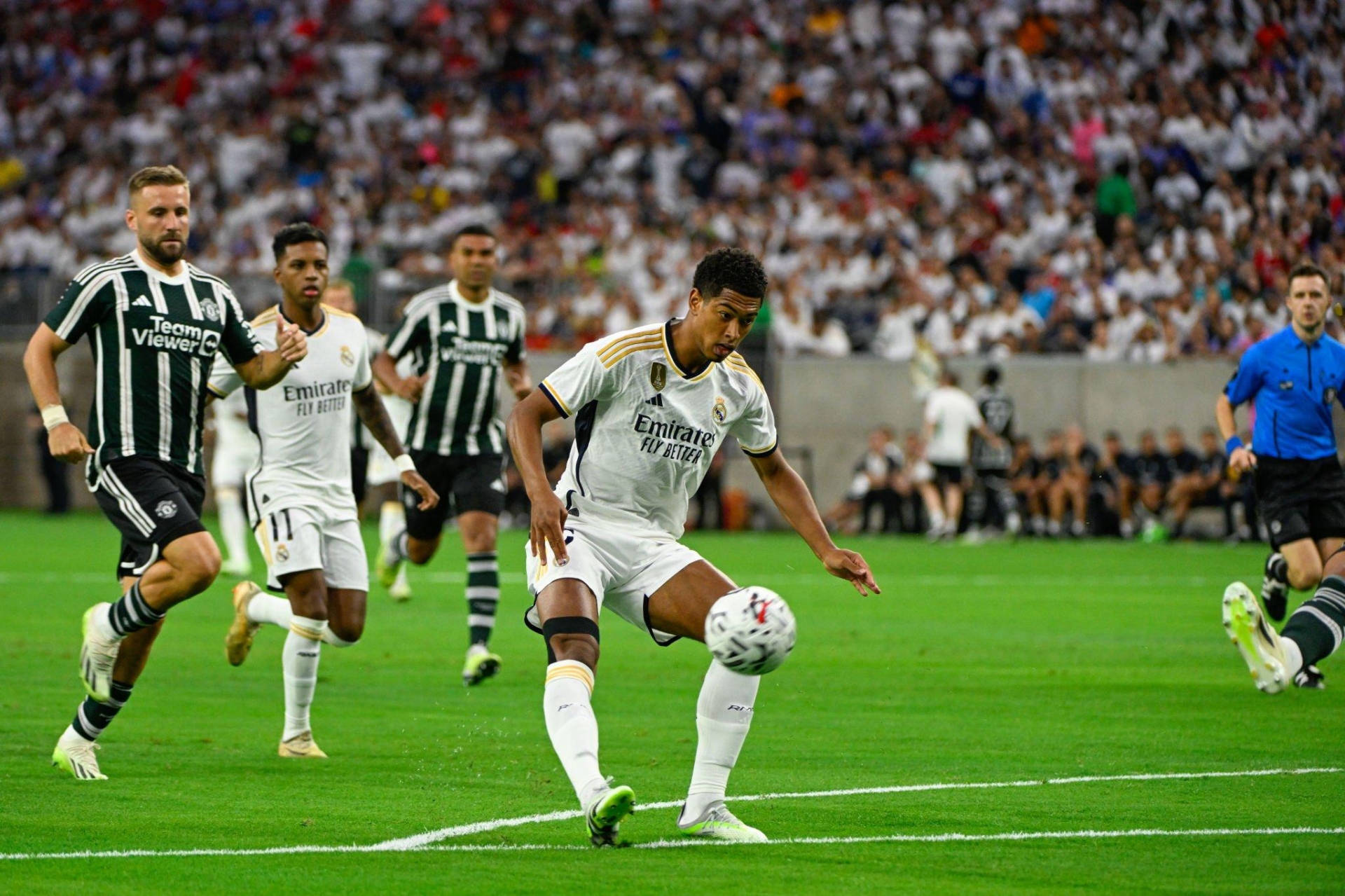 Tiền đạo tân binh Joselu lập siêu phẩm đá móc ấn định chiến thắng 2-0 cho Real Madrid