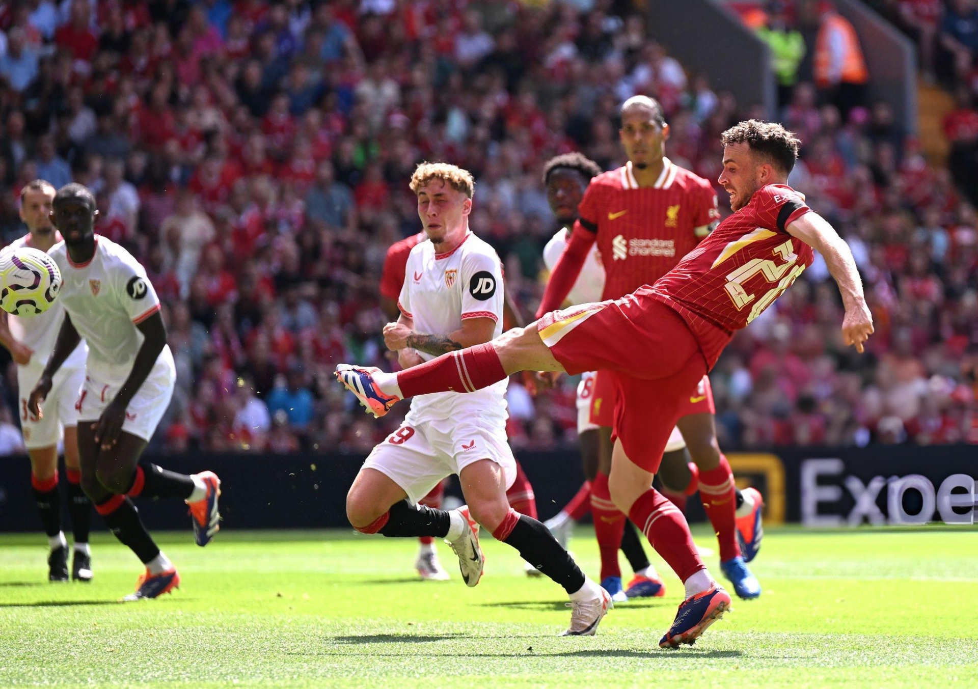 Kết quả - tỉ số Liverpool vs Sevilla: 'Cơn mưa' siêu phẩm
