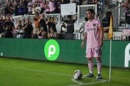 Fan 'nổi đóa' vì không được xem Messi đá, Busquets có lý lẽ không thể thuyết phục hơn 333145