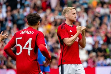 Van de Beek giải tỏa khi ghi bàn cho MU vs Lyon, thừa nhận tương lai tại đội bóng! 304920