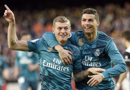 Kroos mỉa mai dàn sao đổ xô về Ả Rập nhưng bênh vực Ronaldo