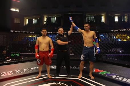 Bán kết hạng cân 84kg LION Championship: HCB Tán Thủ thế giới đối đầu VĐV tuyển Kickboxing Đà Nẵng 327861