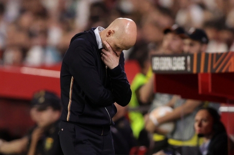 ten-hag-mu-sevilla-c2-1682045305.jpg