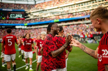mu-wan-bissaka-gia-han-1695012692.jpg