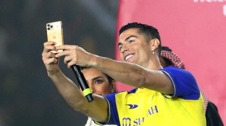 ronaldo-al-nassr-iran-2-1695130112.jpg