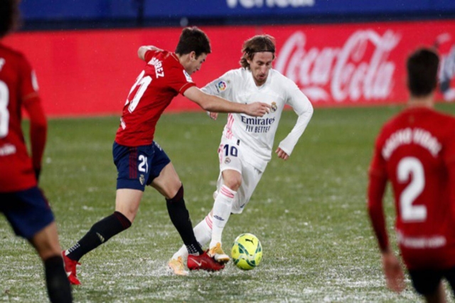 real madrid se can 3 diem truoc osasuna de tiep tuc cuoc dua vo dich