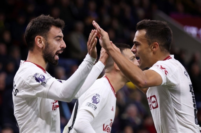 Bruno Fernandes lập siêu phẩm, MU thắng nhọc nhằn trên sân khách 331509