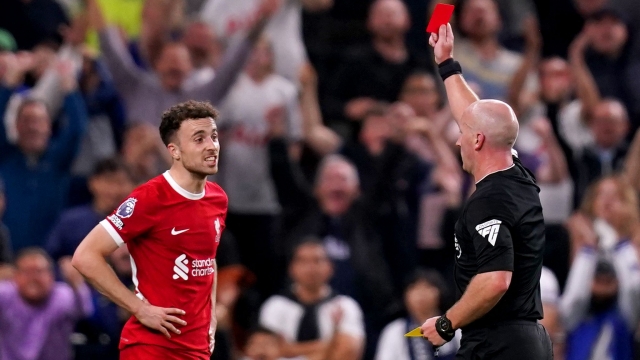 Liverpool đối mặt án phạt nặng từ FA, bất chấp các tranh cãi về VAR và trọng tài 335303