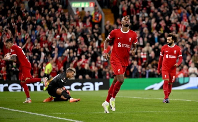 Tân binh mở điểm, The Kop thắng nhẹ nhàng trên sân nhà Anfield 337422