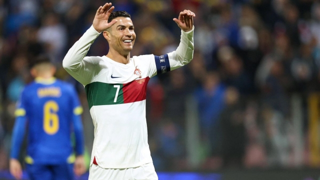 Gạt Ronaldo, HLV Bồ Đào Nha chỉ ra người quan trọng nhất khiến fan 'phát sốt' 342317