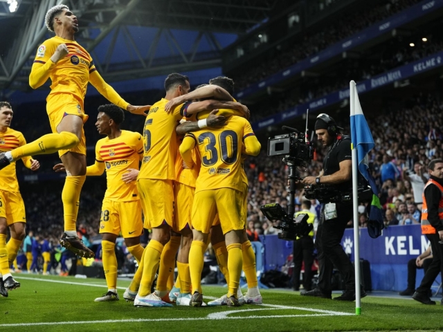 Kịch tính phút chót, Barca gianhd 3 điểm 'quý hơn vàng' ngay trên sân khách 351846