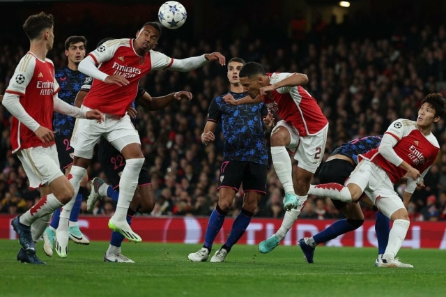 Áp đảo hoàn toàn, Arsenal đè bẹp đối thủ trên sân nhà Emirates 353731