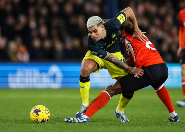 Trực tiếp Luton Town 1-0 Newcastle: Chủ nhà vượt lên 378240