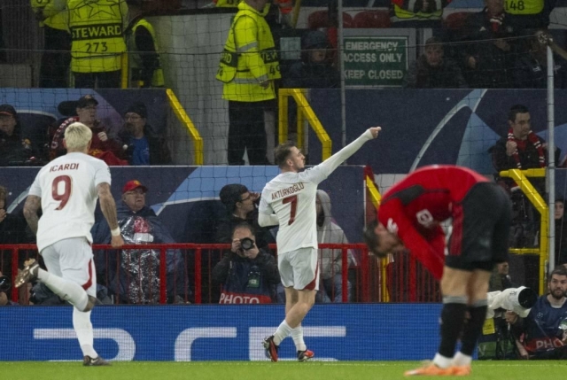 Old Trafford biến thành 'Nhà hát của cơn ác mộng', ghế nóng Ten Hag vẫn vững như kiềng 3 chân 336475