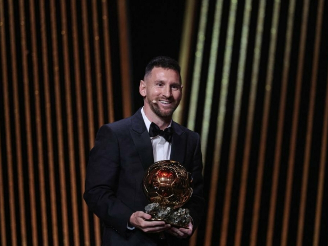 Van Basten: 'Những ai nói Ronaldo giỏi hơn Messi không biết gì về bóng đá' 355840