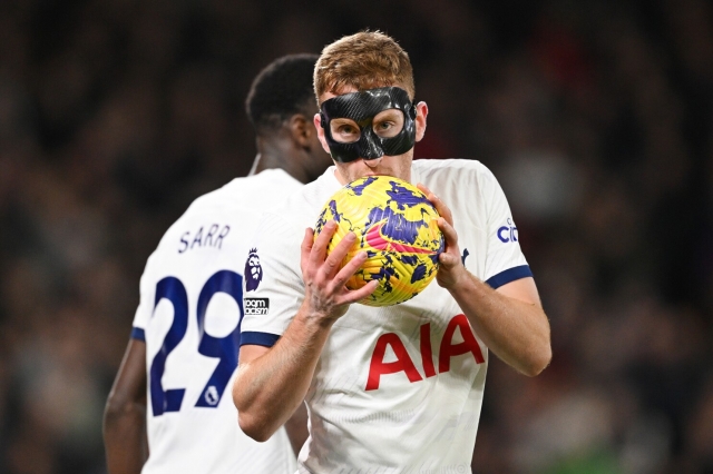 Tottenham thắng nhẹ nhàng trước Nottingham, phả hơi nóng vào cuộc đua vô địch 373970
