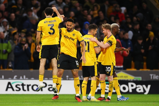 Hàng thủ tỏa sáng toàn diện, Wolves đè bẹp Everton trên sân nhà 382120