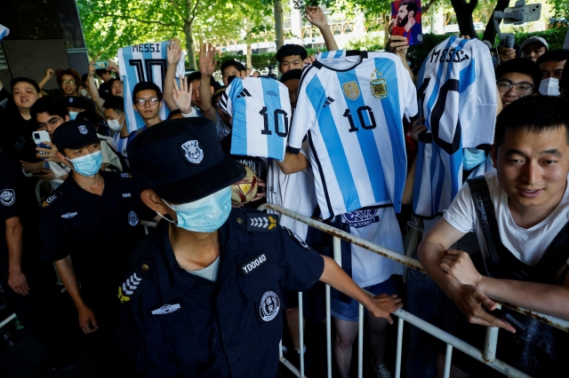 2023-06-10t051847z-1402369309-rc23g1a3opwf-rtrmadp-3-soccer-friendly-arg-aus-messi-1705467160.jpg