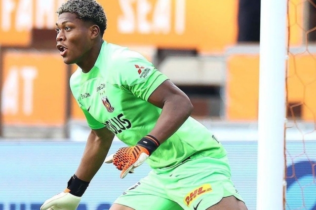 Onana đến MU như thế vẫn là chưa đủ, Manchester United vẫn cần những nhân tố cạnh tranh cho vị trí thủ môn và người được chọn khiến fan bất ngờ! 304213