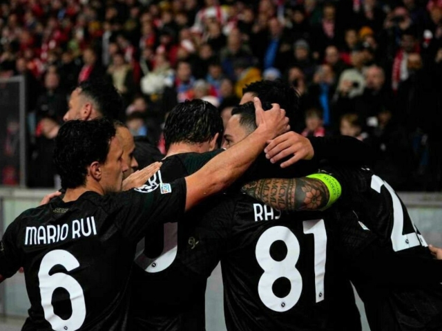 Chiến thắng nhọc nhằn, Napoli tiếp tục bám sát Real Madrid trên bảng xếp hạng 346005