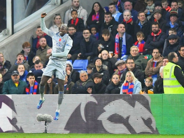 Cơn mưa bàn thắng, Everton giành chiến thắng sát sao trước Crystal Palace 355281