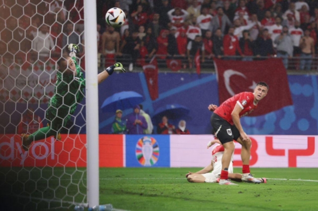 Thủ môn Thổ Nhĩ Kỳ có pha cứu thua hay bậc nhất Euro 2024