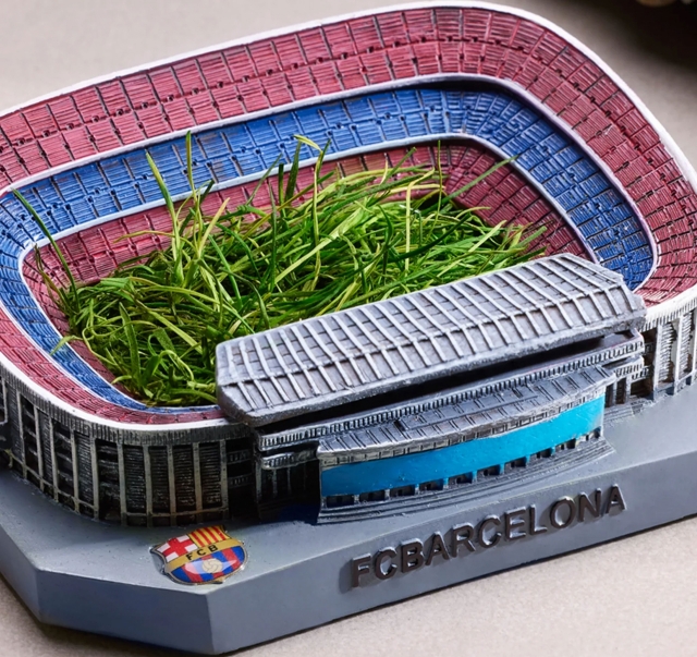 Rơi vào cảnh túng quẫn, Barca chuyển sang bán cỏ 324231