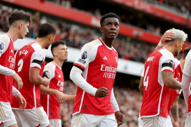 Arsenal nhấn chìm đội cuối bảng, áp sát ngôi đầu của Tottenham 348242