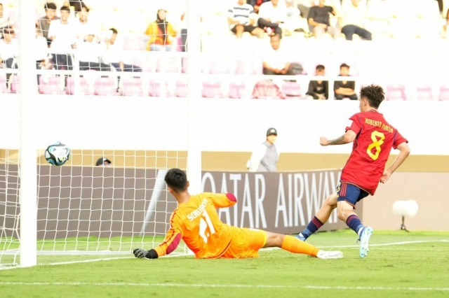 U17 Tây Ban Nha nhất bảng, Uzbekistan nín thở chờ vé đi tiếp 357627