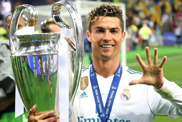 Ronaldo phá kỷ lục thế giới trong thương vụ Mbappe đến Real 475997