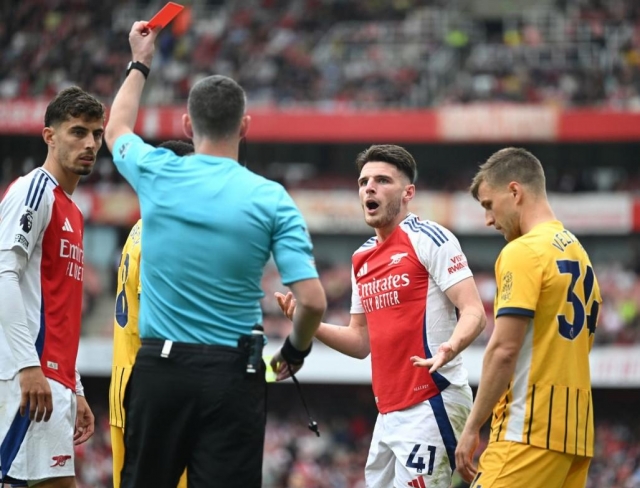 Declan Rice buồn bã vì thẻ đỏ: 'Tôi đã bị sốc'