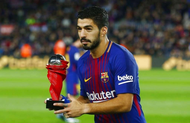 Suarez chính thức cùng fan Barca 'trở mặt thành thù'-573715